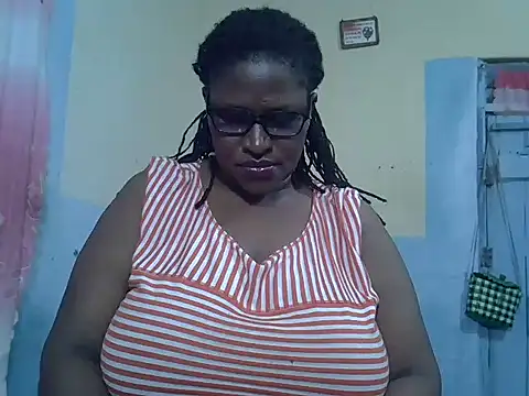 Snapshot of sexy_bigboobss chatting on 10-24-25, 05:20 sexy bigboobss online show from 10-24-25, 05:20