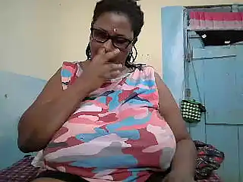 Snapshot of sexy_bigboobss chatting on 11-28-25, 07:22 sexy bigboobss online show from 11-28-25, 07:22