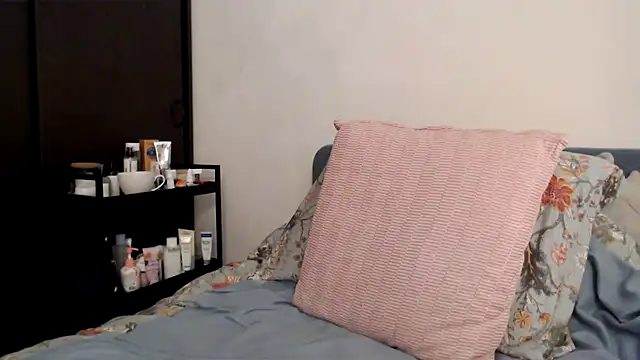 Snapshot of Scarlettford chatting on 03-18-26, 05:27 Scarlettford online show from 03-18-26, 05:27