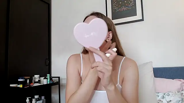 Snapshot of Scarlettford chatting on 07-15-26, 08:41 Scarlettford online show from 07-15-26, 08:41