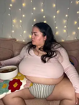 Snapshot of miamestiza chatting on 10-17-25, 04:04 miamestiza online show from 10-17-25, 04:04