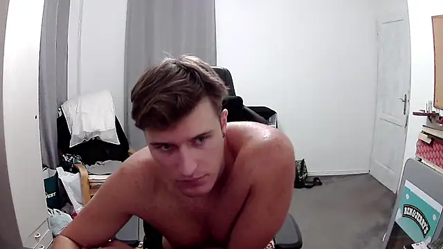 Snapshot of PKrisztian chatting on 09-11-25, 08:31 PKrisztian online show from 09-11-25, 08:31