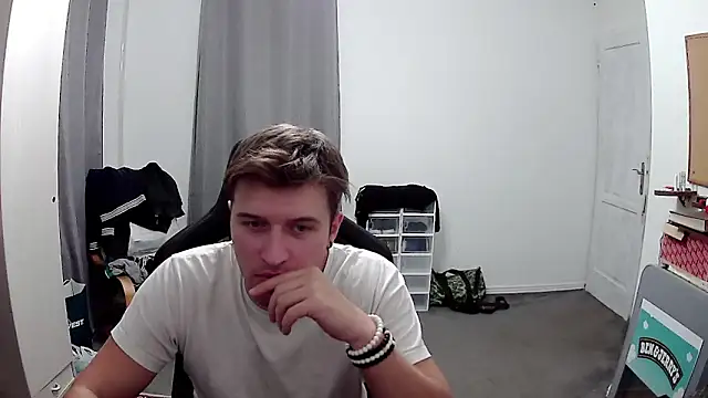 Snapshot of PKrisztian chatting on 09-18-25, 06:43 PKrisztian online show from 09-18-25, 06:43