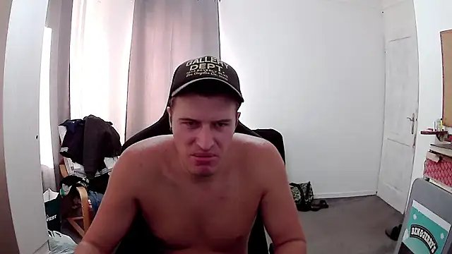 Snapshot of PKrisztian chatting on 09-22-25, 02:41 PKrisztian online show from 09-22-25, 02:41