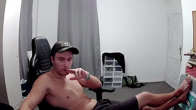 Snapshot of PKrisztian chatting on 09-28-25, 04:01 PKrisztian online show from 09-28-25, 04:01