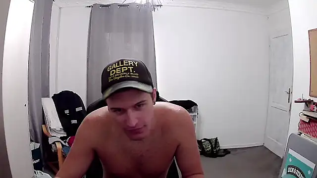 Snapshot of PKrisztian chatting on 10-07-25, 01:30 PKrisztian online show from 10-07-25, 01:30