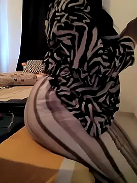 Snapshot of Selina_6 chatting on 12-27-24, 02:04 Selina 6 online show from 12-27-24, 02:04