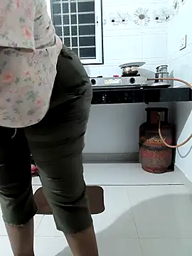 Snapshot of Selina_6 chatting on 01-02-25, 03:19 Selina 6 online show from 01-02-25, 03:19