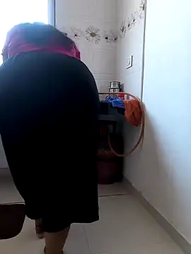 Snapshot of Selina_6 chatting on 01-07-25, 11:37 Selina 6 online show from 01-07-25, 11:37