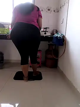 Snapshot of Selina_6 chatting on 01-09-25, 01:50 Selina 6 online show from 01-09-25, 01:50