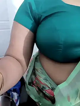 Snapshot of Selina_6 chatting on 01-24-25, 03:02 Selina 6 online show from 01-24-25, 03:02