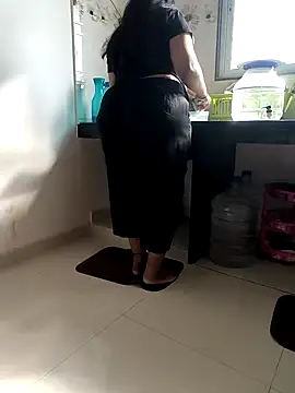 Snapshot of Selina_6 chatting on 02-01-25, 04:14 Selina 6 online show from 02-01-25, 04:14