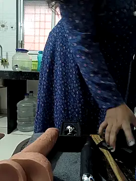 Snapshot of Selina_6 chatting on 02-02-25, 01:23 Selina 6 online show from 02-02-25, 01:23