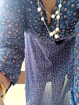 Snapshot of Selina_6 chatting on 02-02-25, 05:10 Selina 6 online show from 02-02-25, 05:10