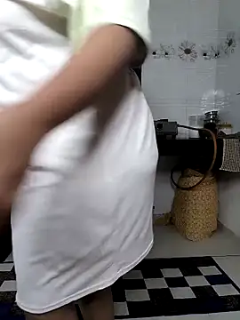 Snapshot of Selina_6 chatting on 09-27-25, 01:38 Selina 6 online show from 09-27-25, 01:38