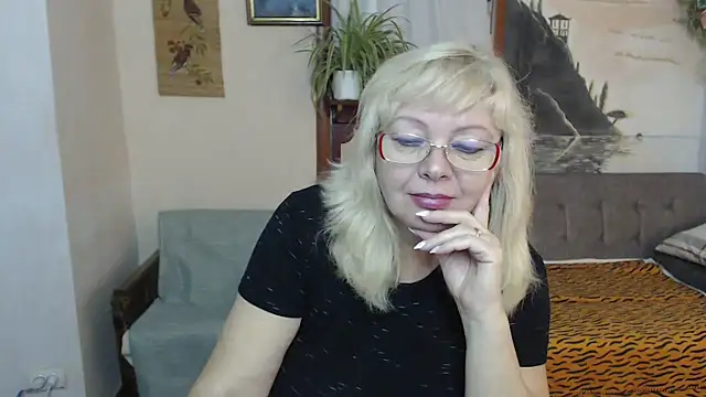 EvelynLoveShy online show from 10-30-25, 07:03