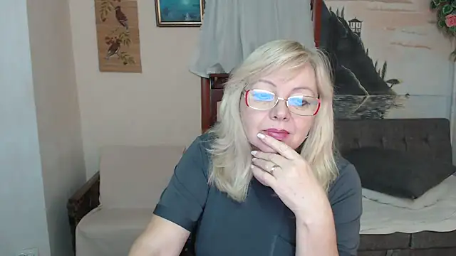 EvelynLoveShy online show from 11-14-25, 08:40