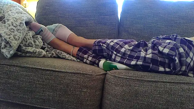 Snapshot of femgui69 chatting on 12-16-25, 02:55 femgui69 online show from 12-16-25, 02:55