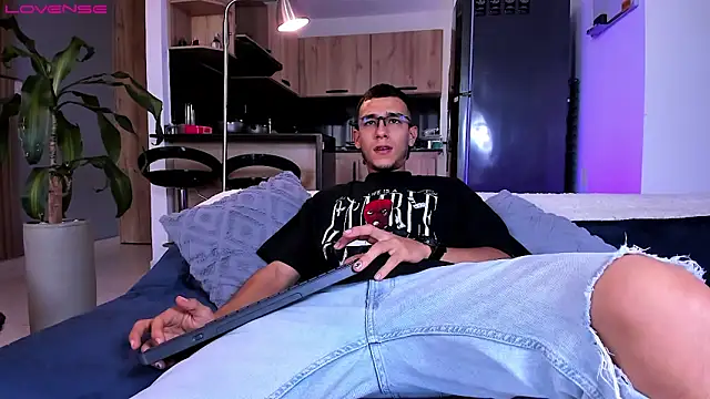 Snapshot of SymonPrince chatting on 09-28-25, 08:25 SymonPrince online show from 09-28-25, 08:25