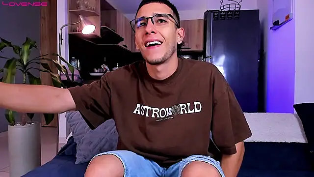 Snapshot of SymonPrince chatting on 10-03-25, 06:49 SymonPrince online show from 10-03-25, 06:49