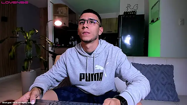 Snapshot of SymonPrince chatting on 10-08-25, 08:06 SymonPrince online show from 10-08-25, 08:06