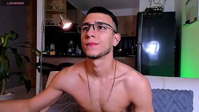 Snapshot of SymonPrince chatting on 10-09-25, 09:13 SymonPrince online show from 10-09-25, 09:13