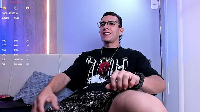 Snapshot of SymonPrince chatting on 10-30-25, 09:59 SymonPrince online show from 10-30-25, 09:59