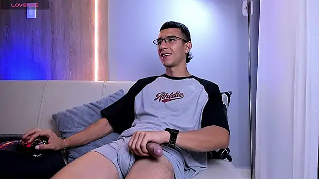 Snapshot of SymonPrince chatting on 11-30-25, 01:09 SymonPrince online show from 11-30-25, 01:09