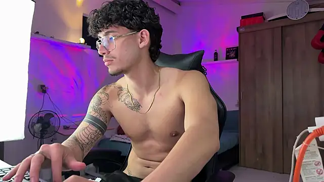 Kisan Smith online show from 04-22-26, 04:37