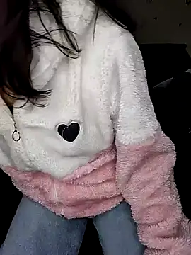 Snapshot of Leeeezzzz_roy chatting on 12-18-24, 10:13 Leeeezzzz roy online show from 12-18-24, 10:13