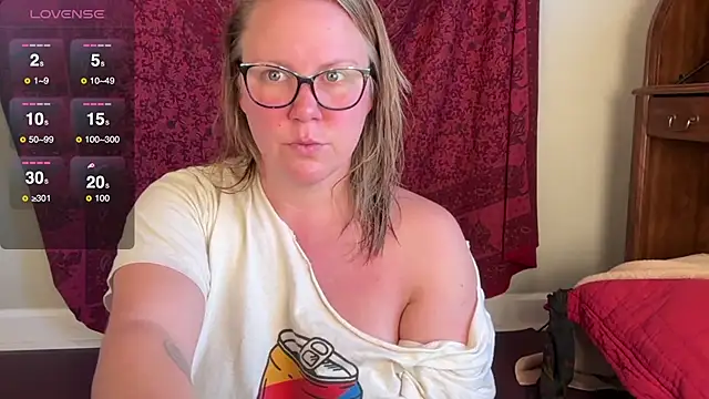 GlitterKitty108 online show from 11-28-25, 02:31