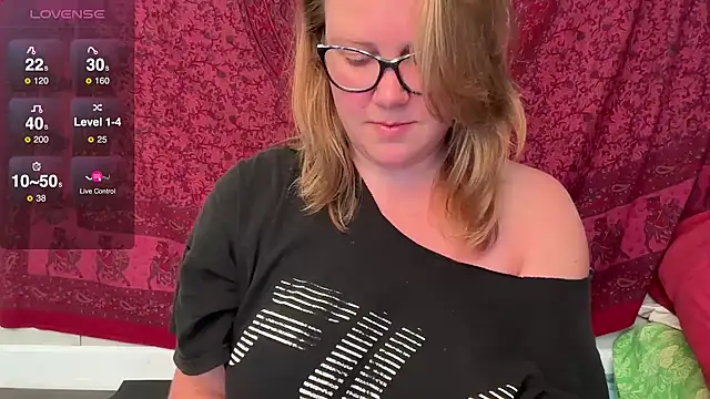 GlitterKitty108 online show from 07-05-26, 03:41