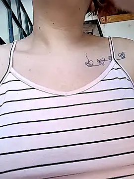 Snapshot of ConeNella chatting on 01-05-25, 02:52 ConeNella online show from 01-05-25, 02:52