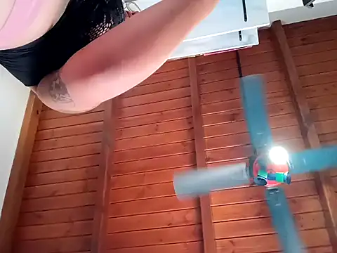 Snapshot of ConeNella chatting on 01-17-25, 03:43 ConeNella online show from 01-17-25, 03:43