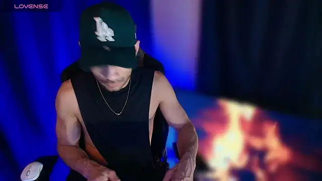 sexyboycolombi4 online show from 04-22-26, 06:27