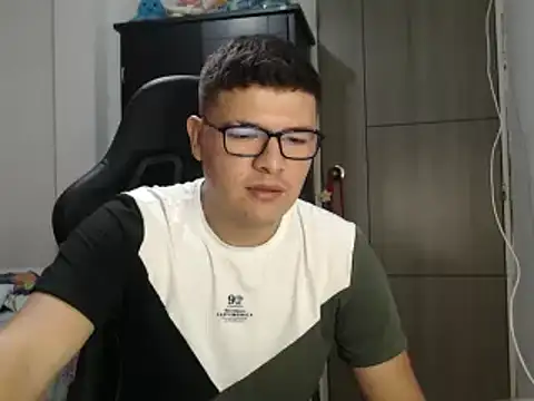 Plug Control online show from 03-04-25, 08:49