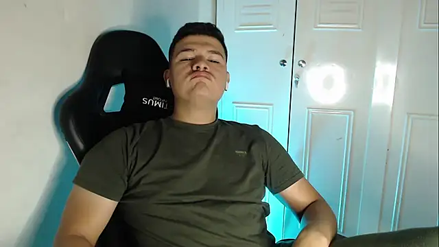 Plug Control online show from 09-25-25, 04:27