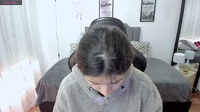 Amy joones online show from 10-16-25, 01:45