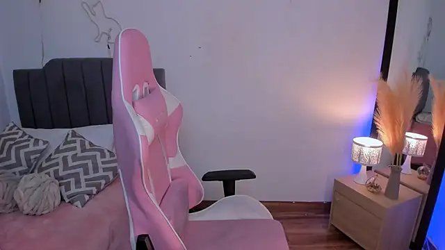 Amy joones online show from 04-20-26, 11:24