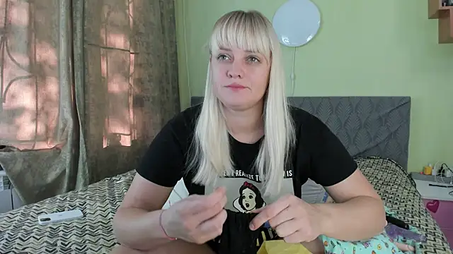 Kira Miler online show from 09-16-25, 05:52