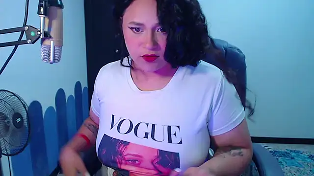 Snapshot of Luciernaga18 chatting on 10-06-25, 01:36 Luciernaga18 online show from 10-06-25, 01:36