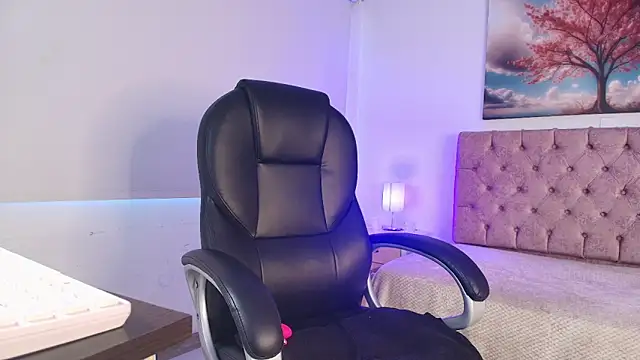 Julianaa Castro  online show from 02-14-26, 12:02