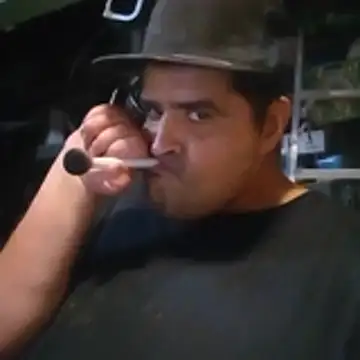 Snapshot of Miguel16i chatting on 05-12-26, 05:26 Miguel16i online show from 05-12-26, 05:26