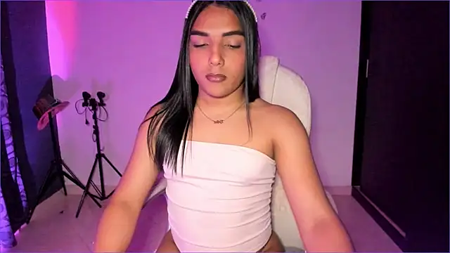 CandyLatinHott online show from 10-13-25, 11:16