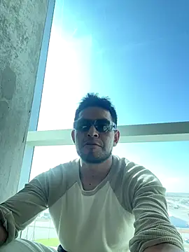 Snapshot of Hotwifelover7 chatting on 10-27-25, 04:22 Hotwifelover7 online show from 10-27-25, 04:22