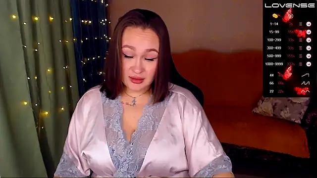 Snapshot of Cutie-Melanie chatting on 12-15-24, 07:10 Cutie-Melanie online show from 12-15-24, 07:10