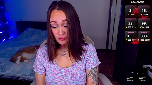 Snapshot of Cutie-Melanie chatting on 10-05-25, 03:43 Cutie-Melanie online show from 10-05-25, 03:43