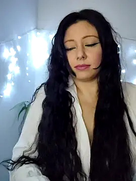 Snapshot of kristal_ktl chatting on 12-14-25, 01:11 kristal ktl online show from 12-14-25, 01:11