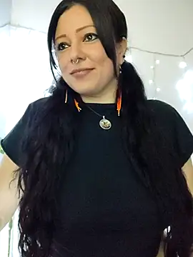 Snapshot of kristal_ktl chatting on 12-15-25, 01:10 kristal ktl online show from 12-15-25, 01:10