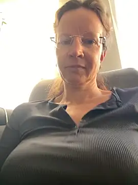 AnnikaRose online show from 09-29-25, 06:07